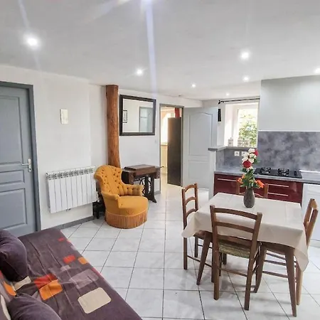 T2 Avec Cuisine Equipee, Cour Au Calme & Piscine * Graissessac