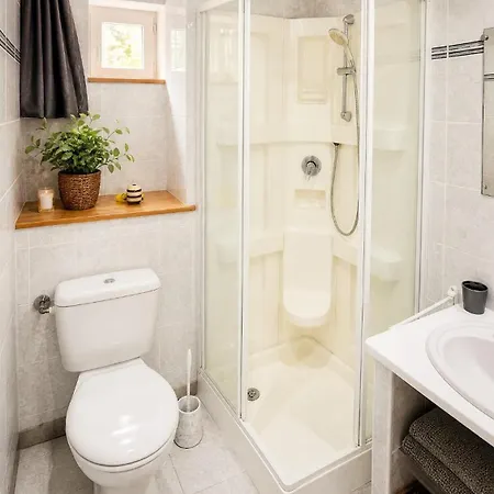 Holiday home T2 Avec Cuisine Equipee, Cour Au Calme & Piscine Graissessac