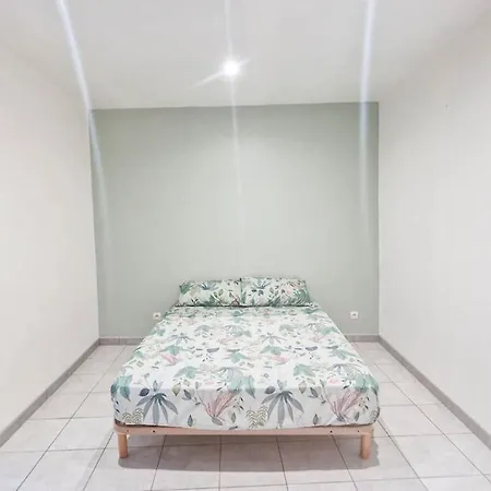 Vakantiehuis T2 Avec Cuisine Equipee, Cour Au Calme & Piscine