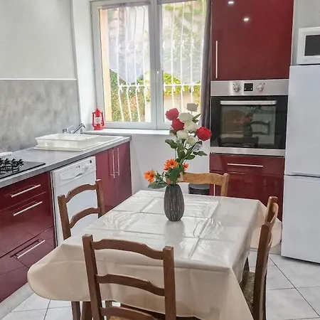 Vakantiehuis T2 Avec Cuisine Equipee, Cour Au Calme & Piscine