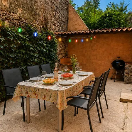 Σπίτι διακοπών T2 Avec Cuisine Equipee, Cour Au Calme & Piscine Graissessac